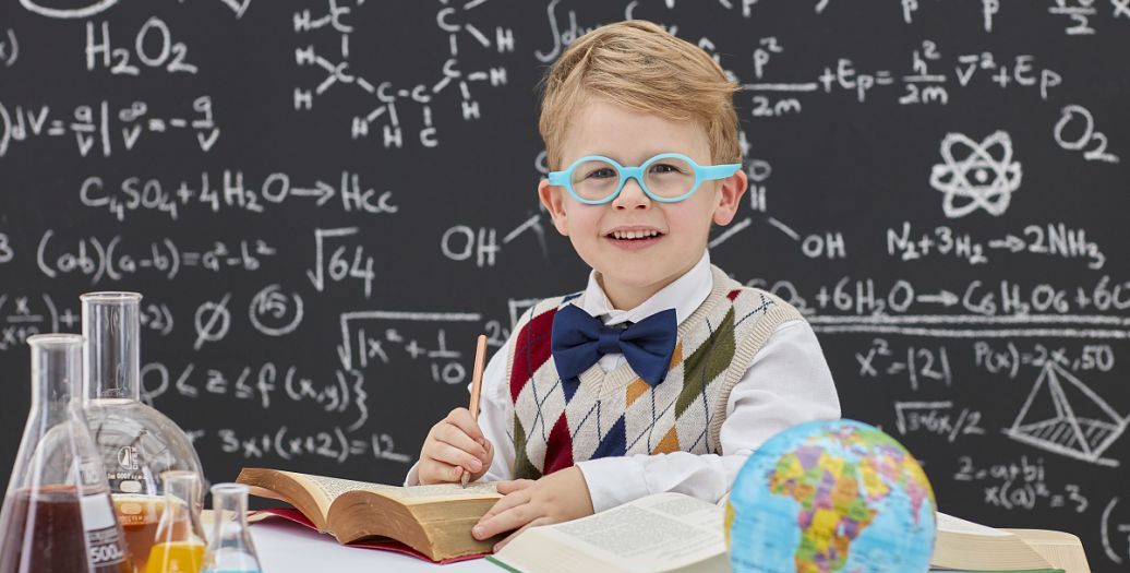 外交部发言人就泰国宪法法院裁决佩通坦总理解职答记者问